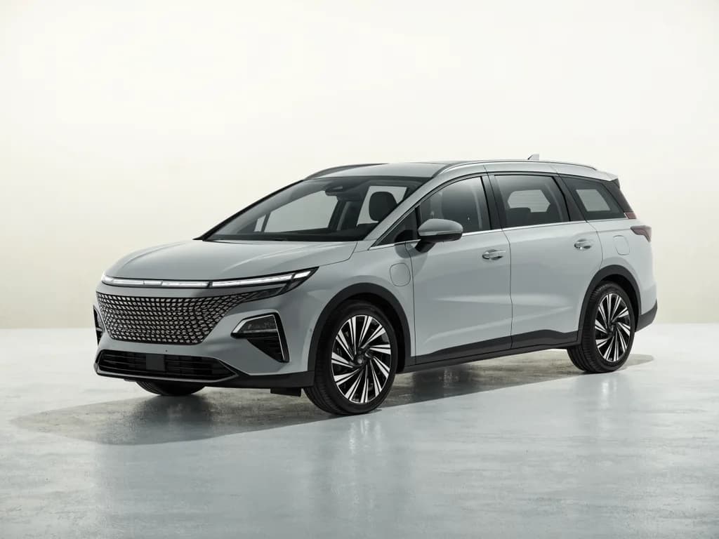 Toyota Innova Hycross